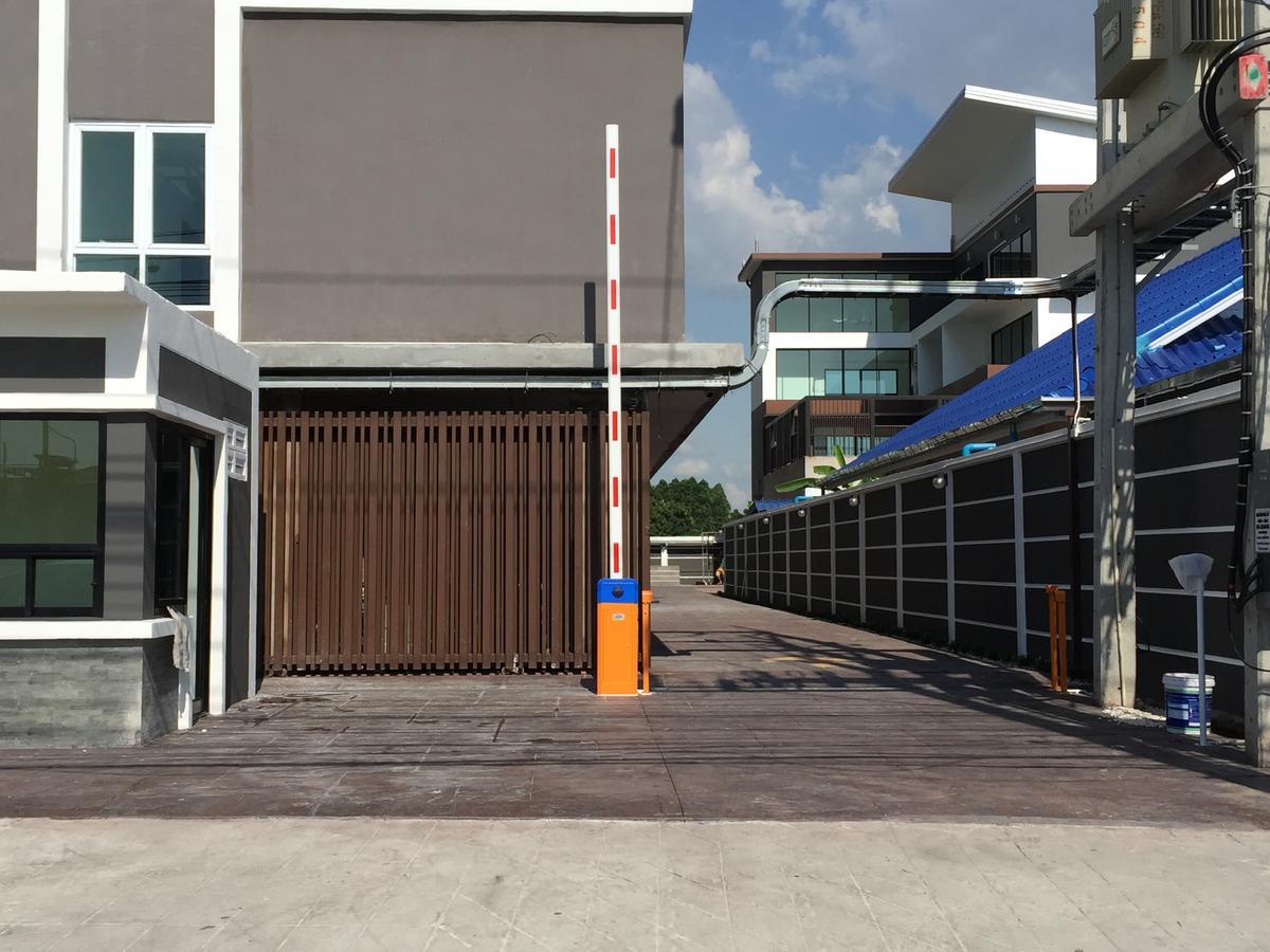 Modernbright Laemchabang Aparthotel Bang Lamung Exterior photo