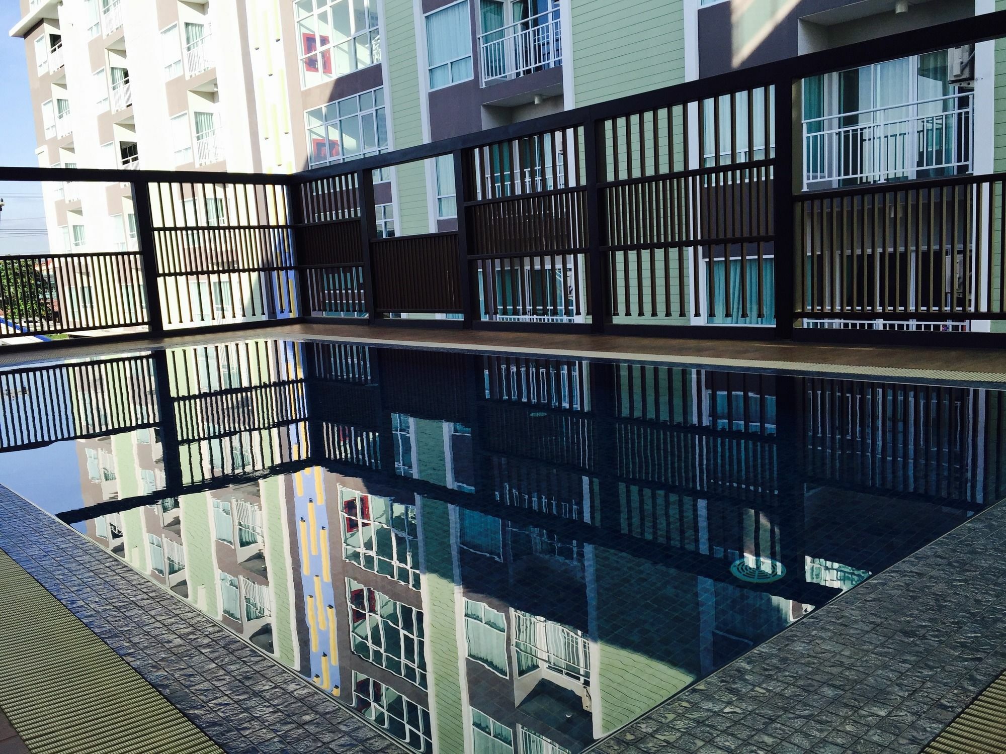 Modernbright Laemchabang Aparthotel Bang Lamung Exterior photo